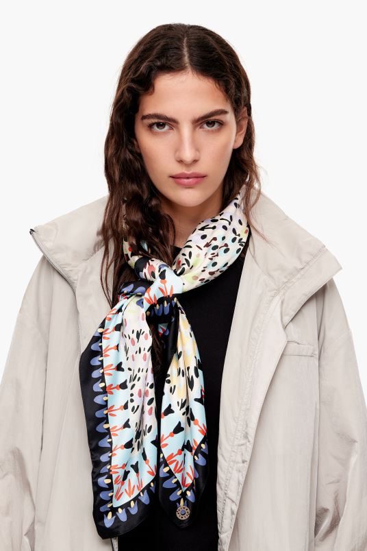 αξεσουάρ Bimba Y Lola λουλούδια κασκόλ L2L28623 άσπρο